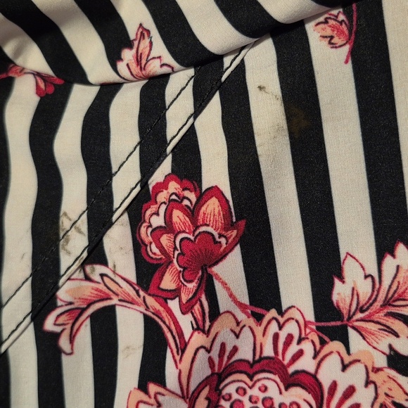 Chico's Zenergy women's size 3 or XL black & white stripe & flowers jacket VGUC - Picture 7 of 7